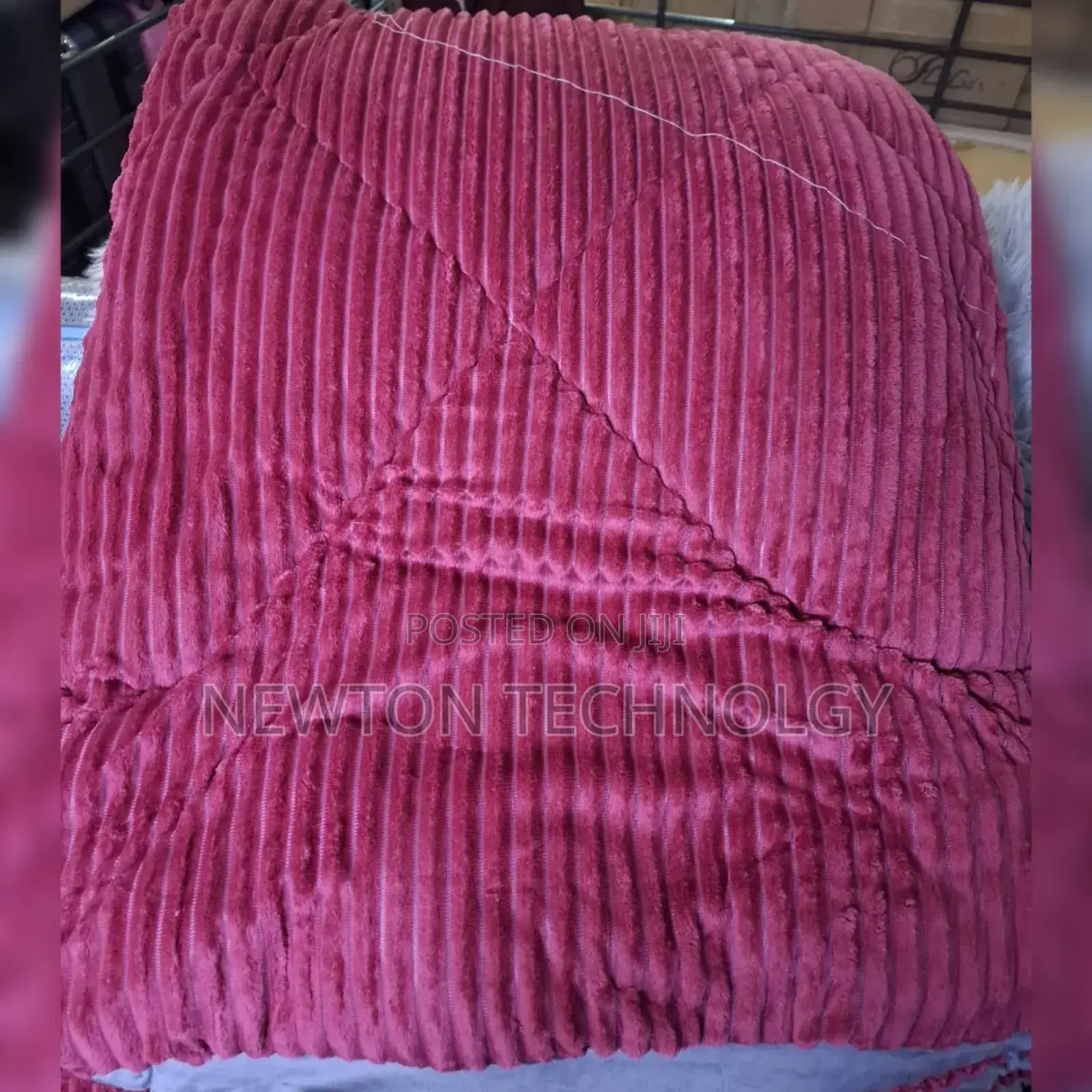 Single Woollen Velvet Duvet
Weaverbird 6x7