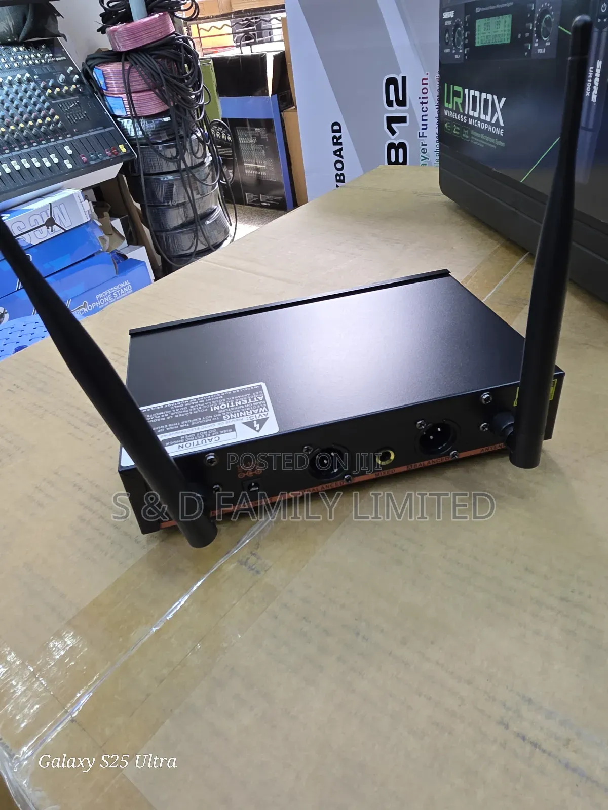 Shure Ur100x Wireless Microphone With Briefcase