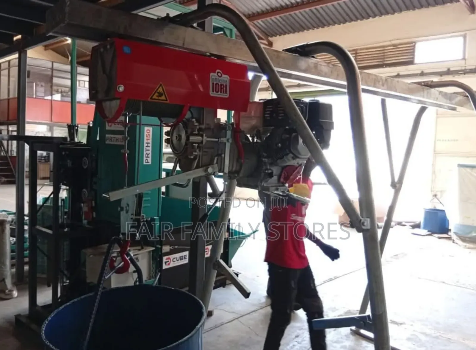 Italy Concrete Hoist With Honda Engine and Two Brackets
