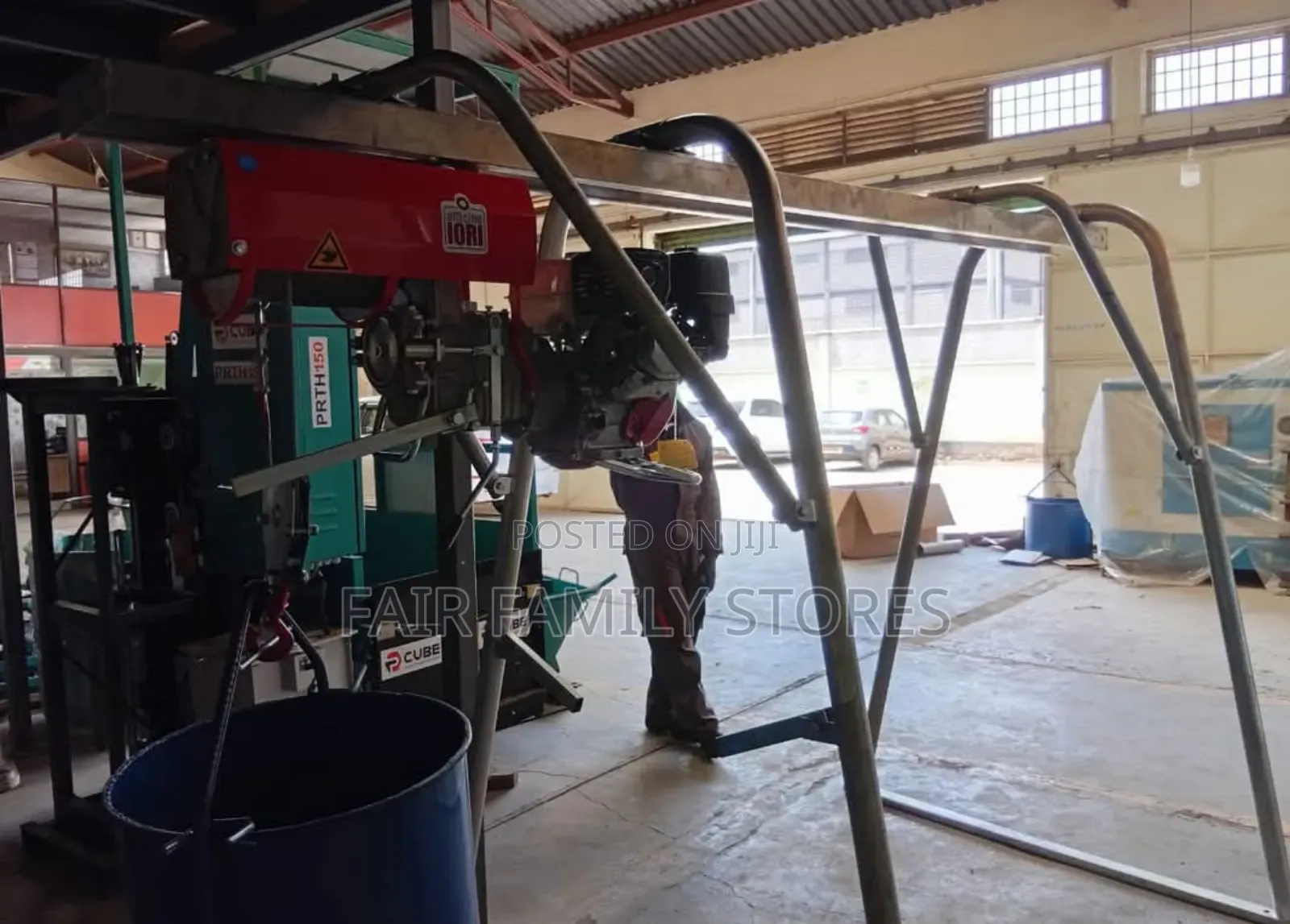 Italy Concrete Hoist With Honda Engine and Two Brackets