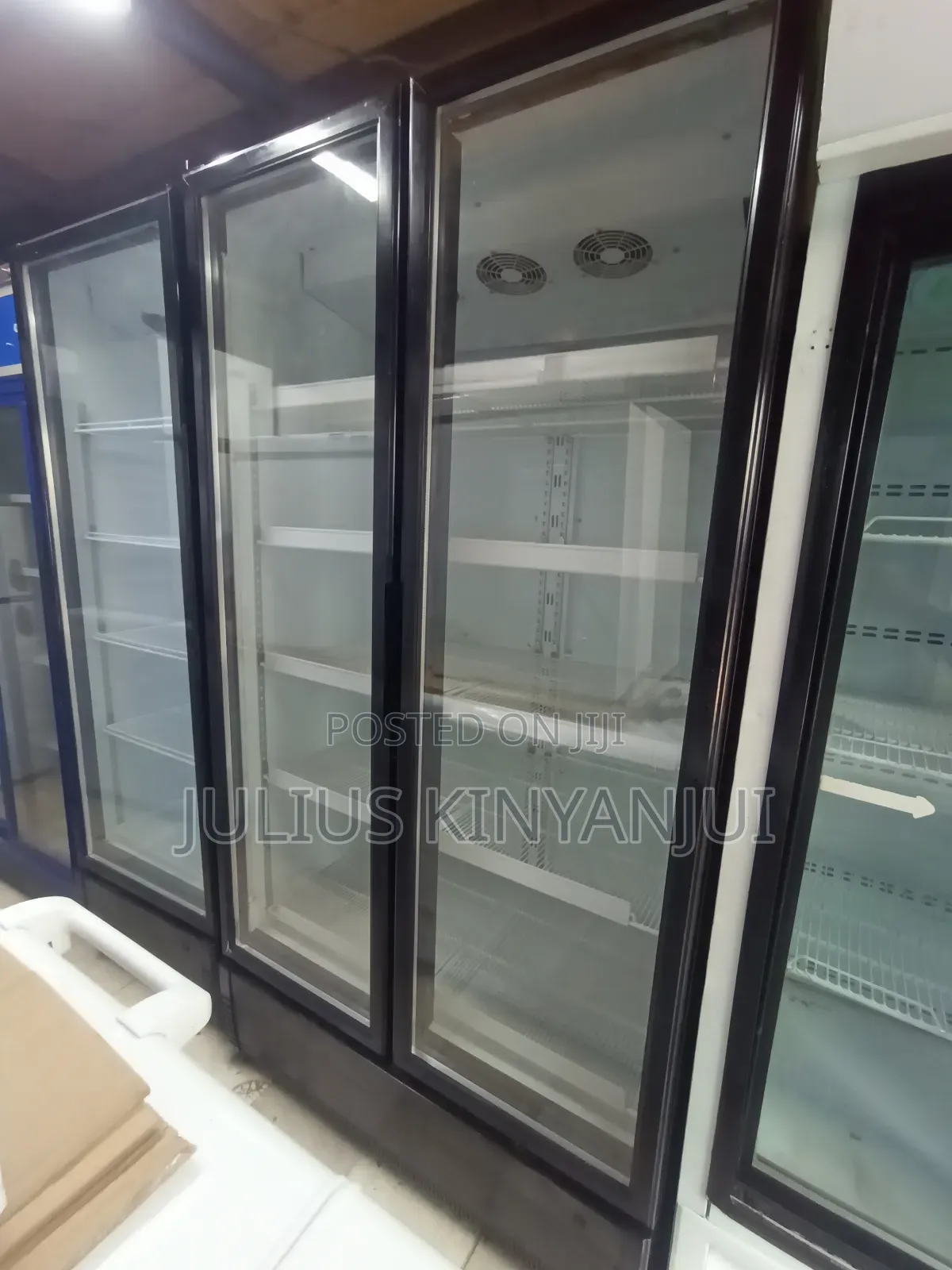 Double Door Showcasing Chiller