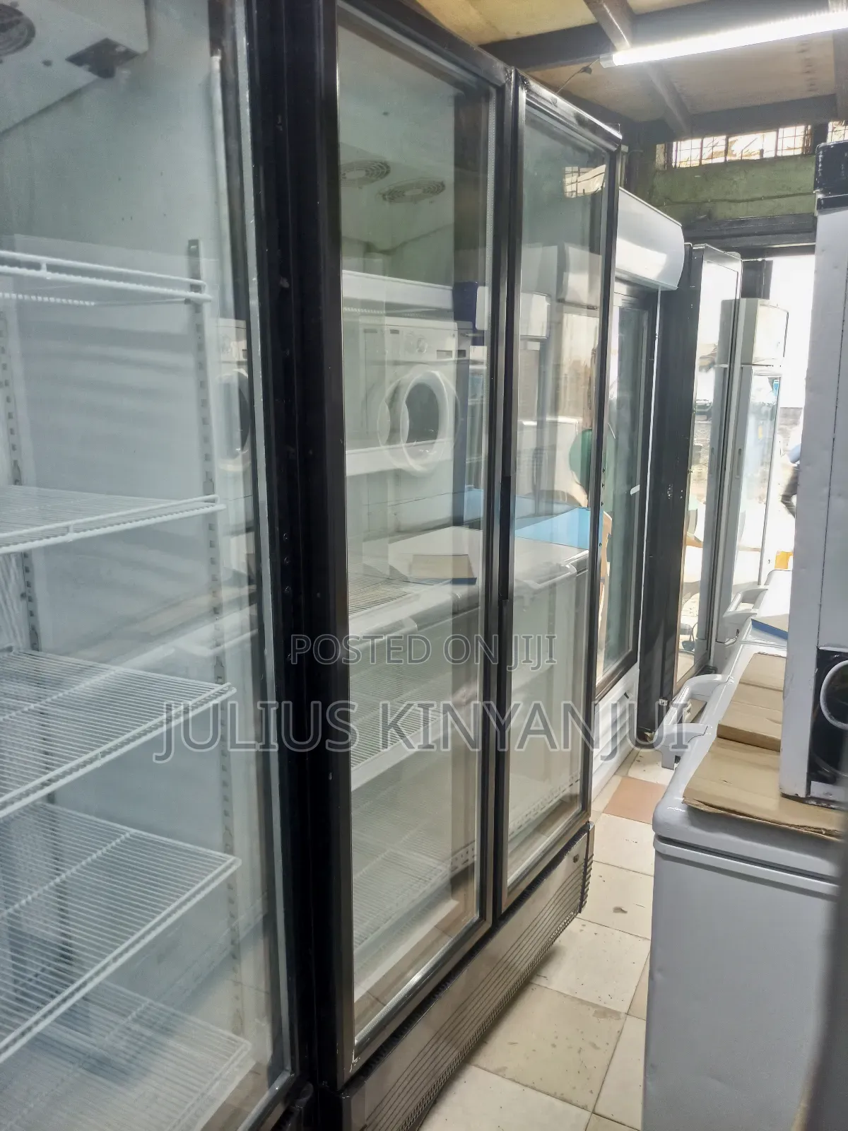 Double Door Showcasing Chiller