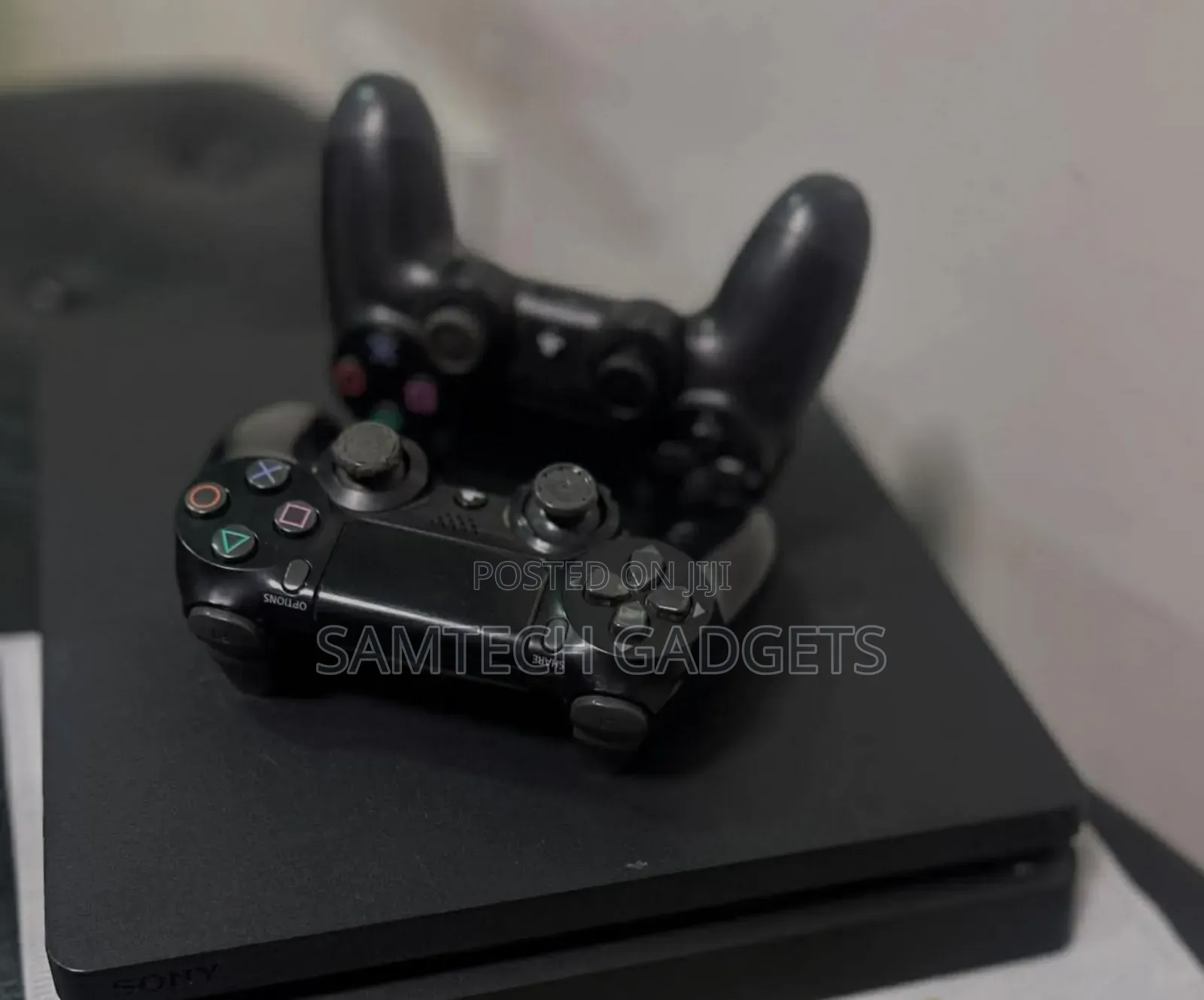 Sony Ps4 Slim With 2 Pads