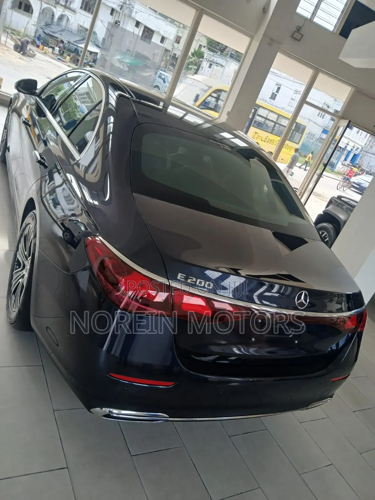 New Mercedes-Benz E200 2024 Blue