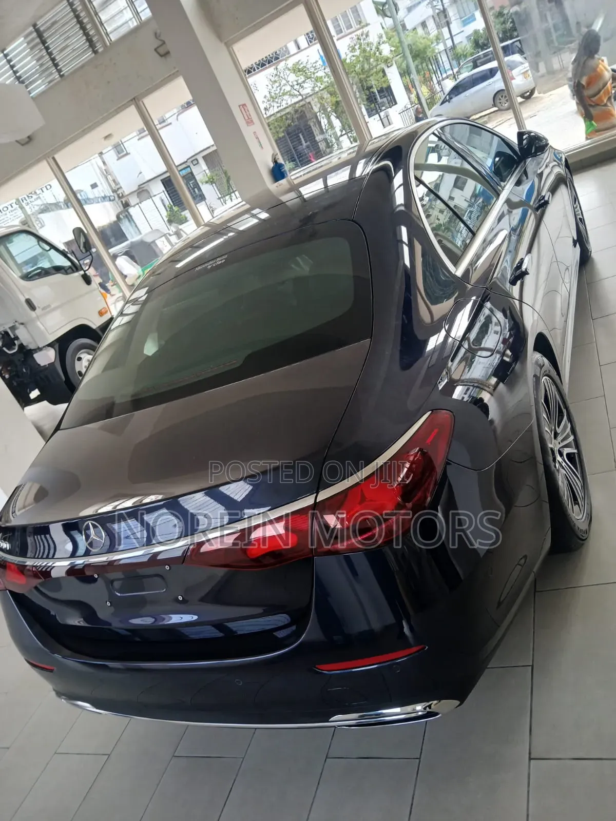 New Mercedes-Benz E200 2024 Blue