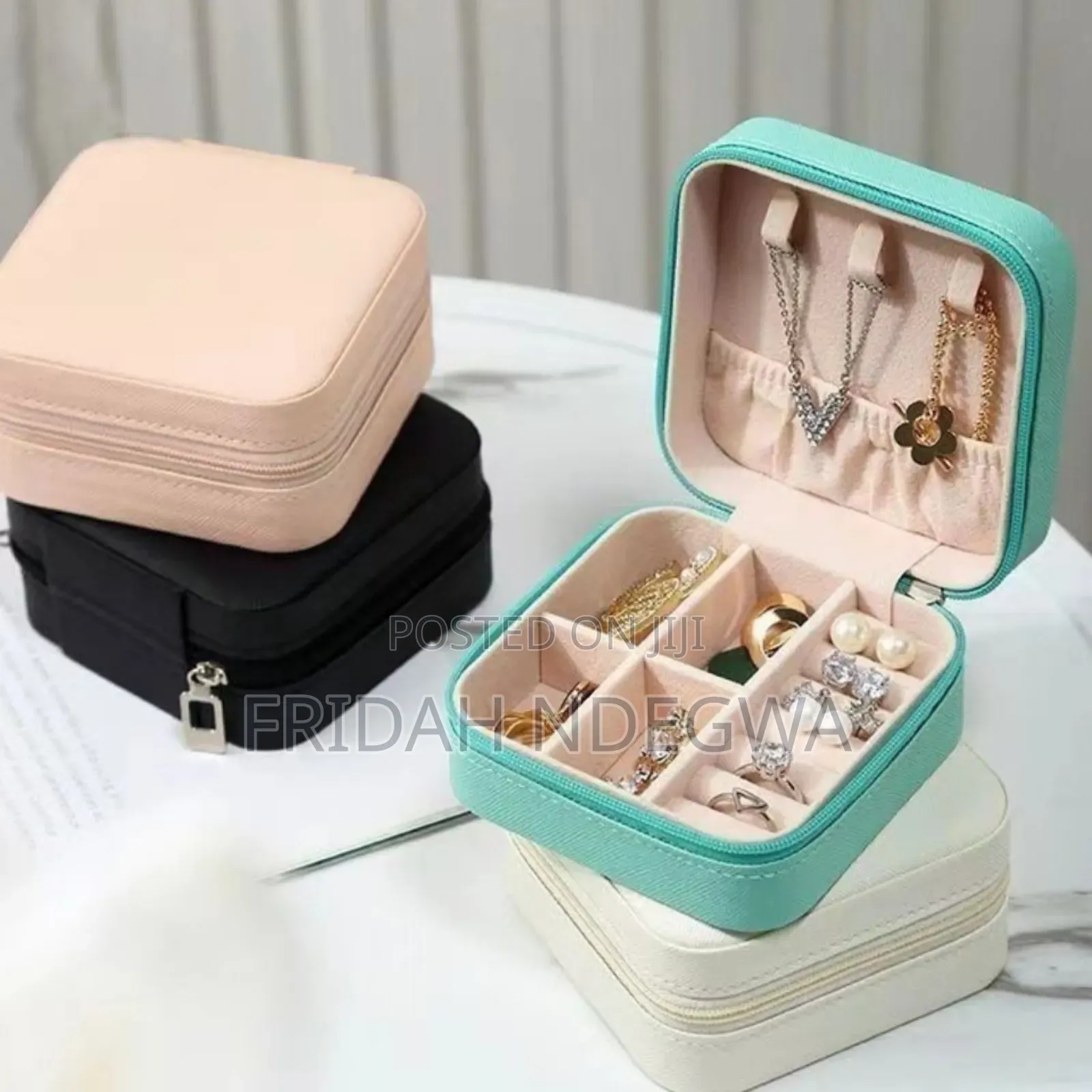 *Portable Jewelry Travel Case Organizer