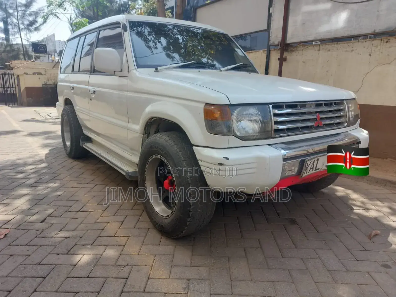 Mitsubishi Pajero 2001 White