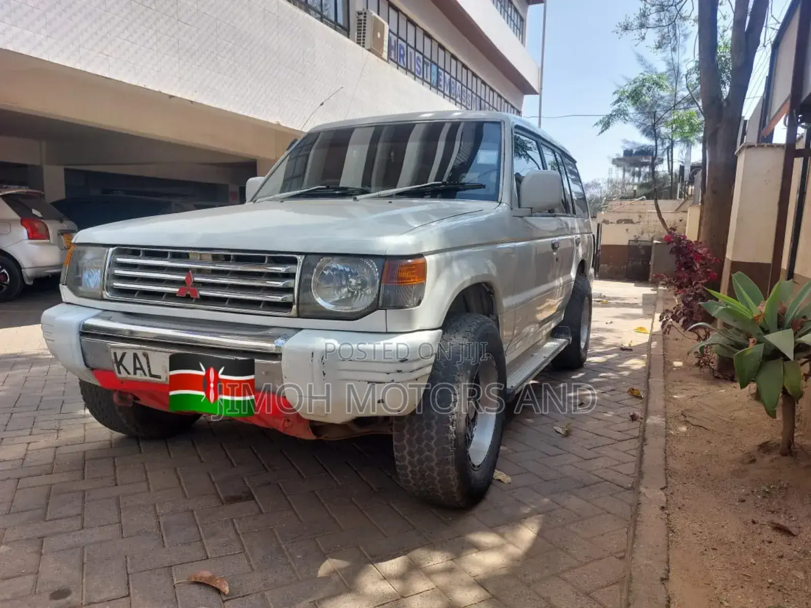 Mitsubishi Pajero 2001 White
