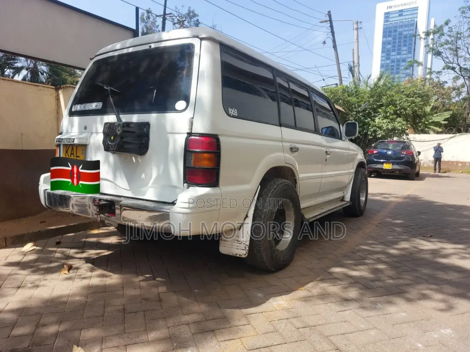 Mitsubishi Pajero 2001 White