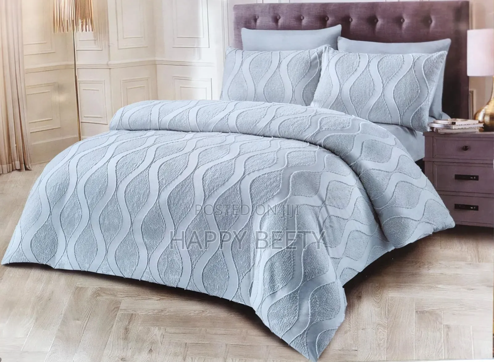 Tufted Duvetcover , One Fitted Sheet and Four Pillowcases