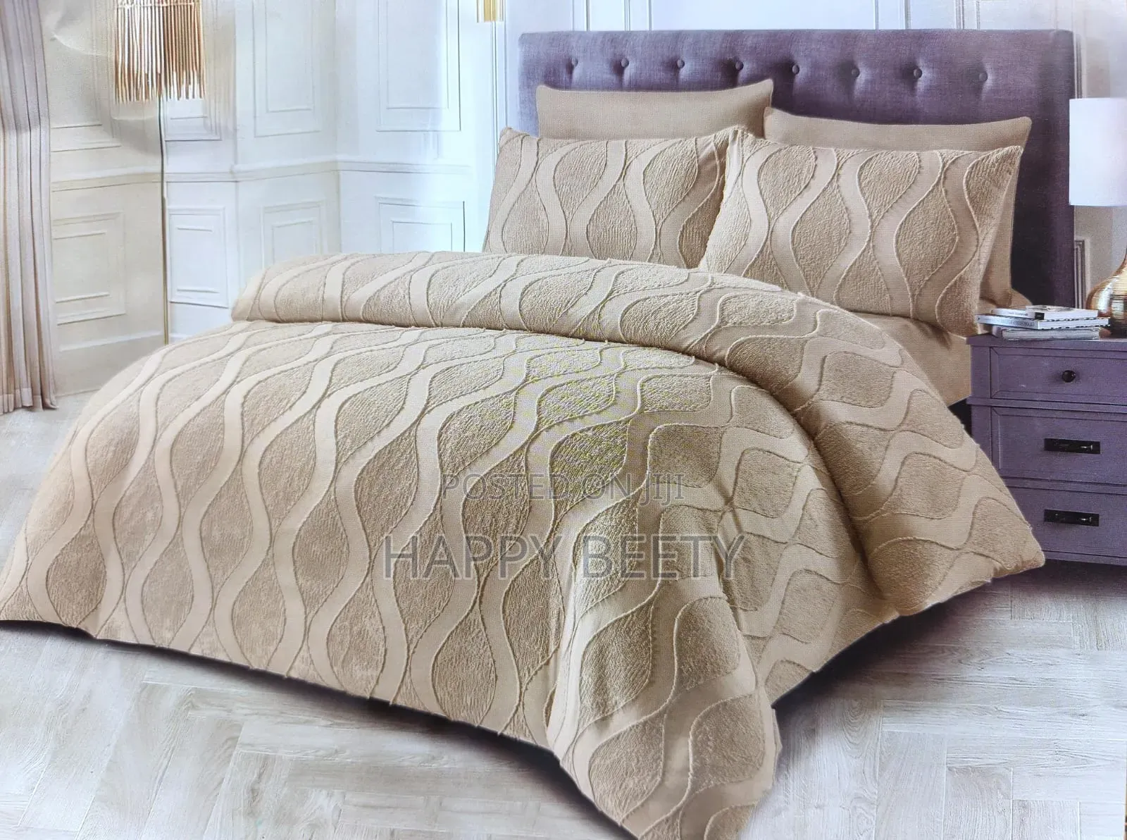Tufted Duvetcover , One Fitted Sheet and Four Pillowcases