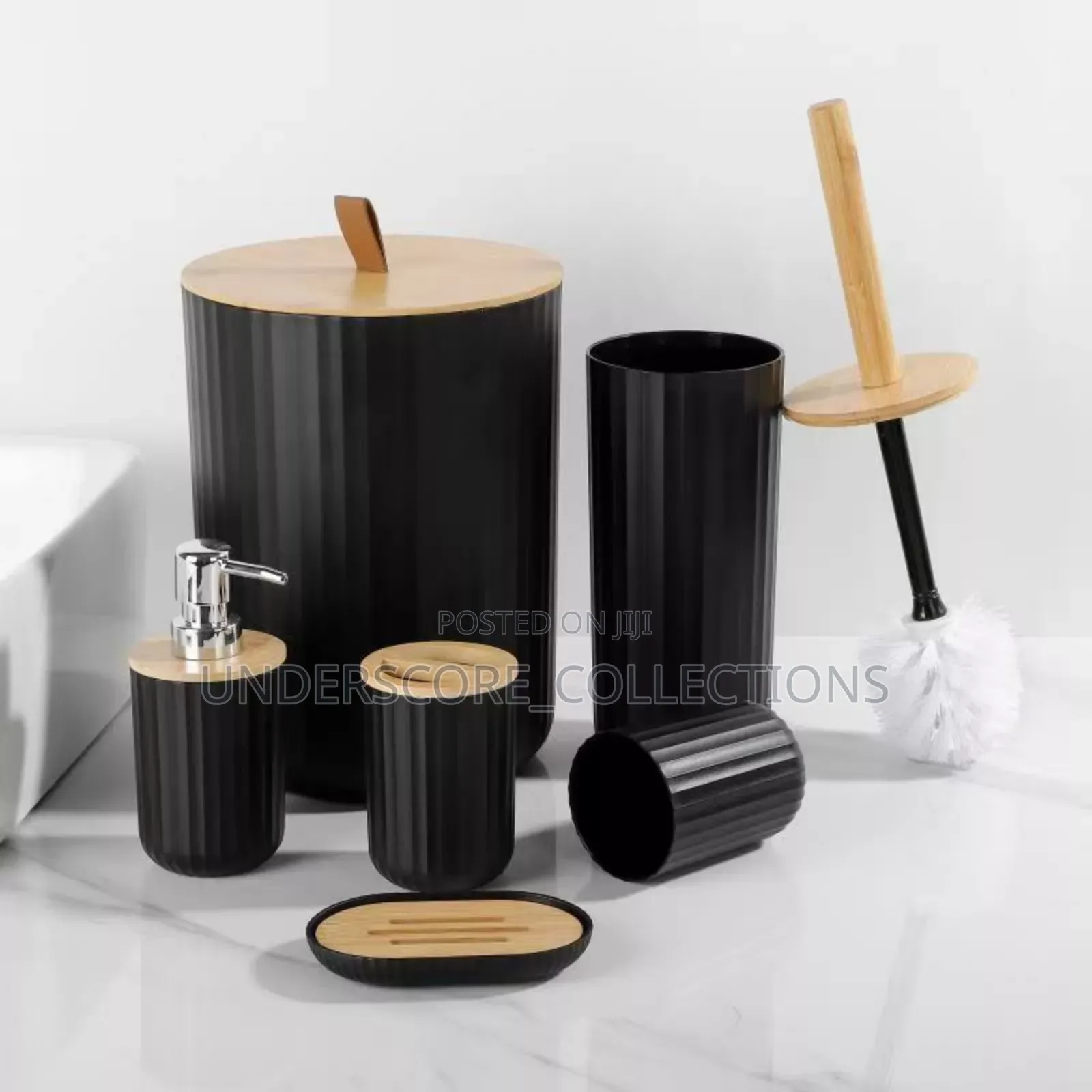 In Luxury Bathroom Accessories Set With Bamboo Lid