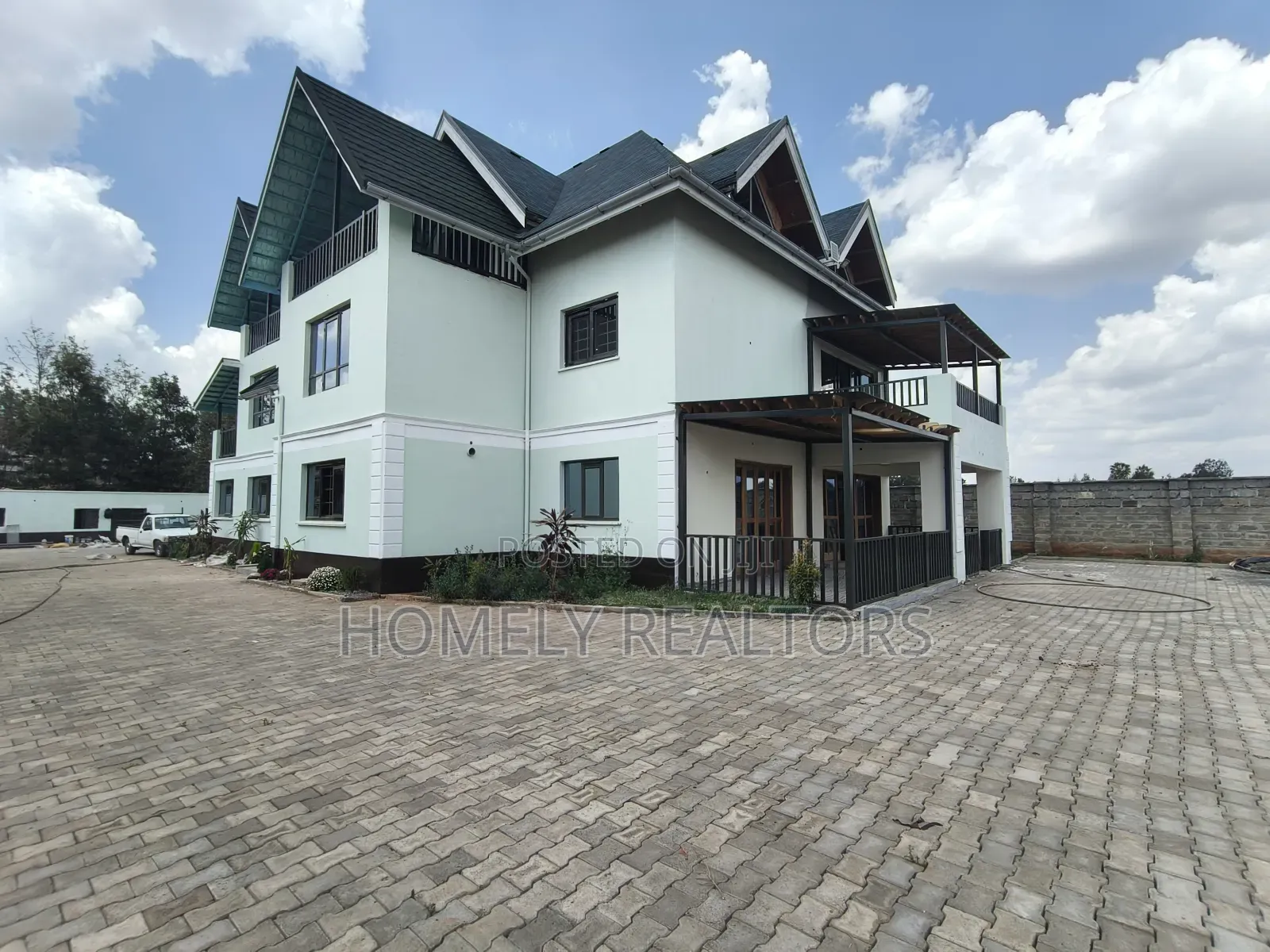6bdrm Maisonette in Karen, Nairobi for sale