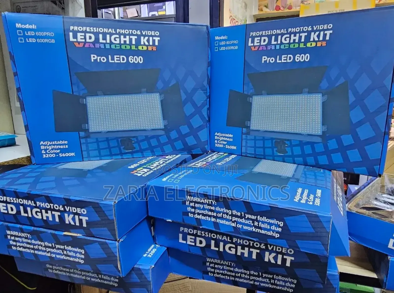 Led 600 Video Light With Stand, Batteries and Charger