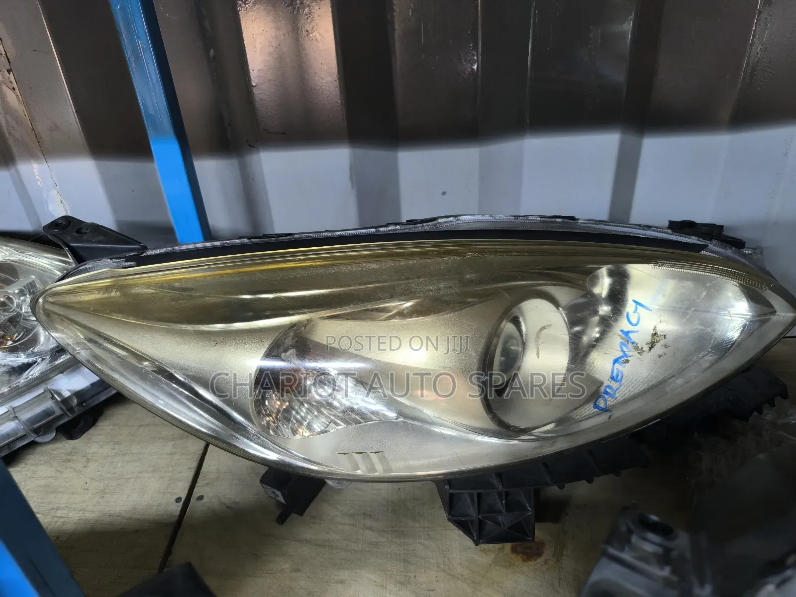 Mazda Premacy 2012 Xenon. Headlights
