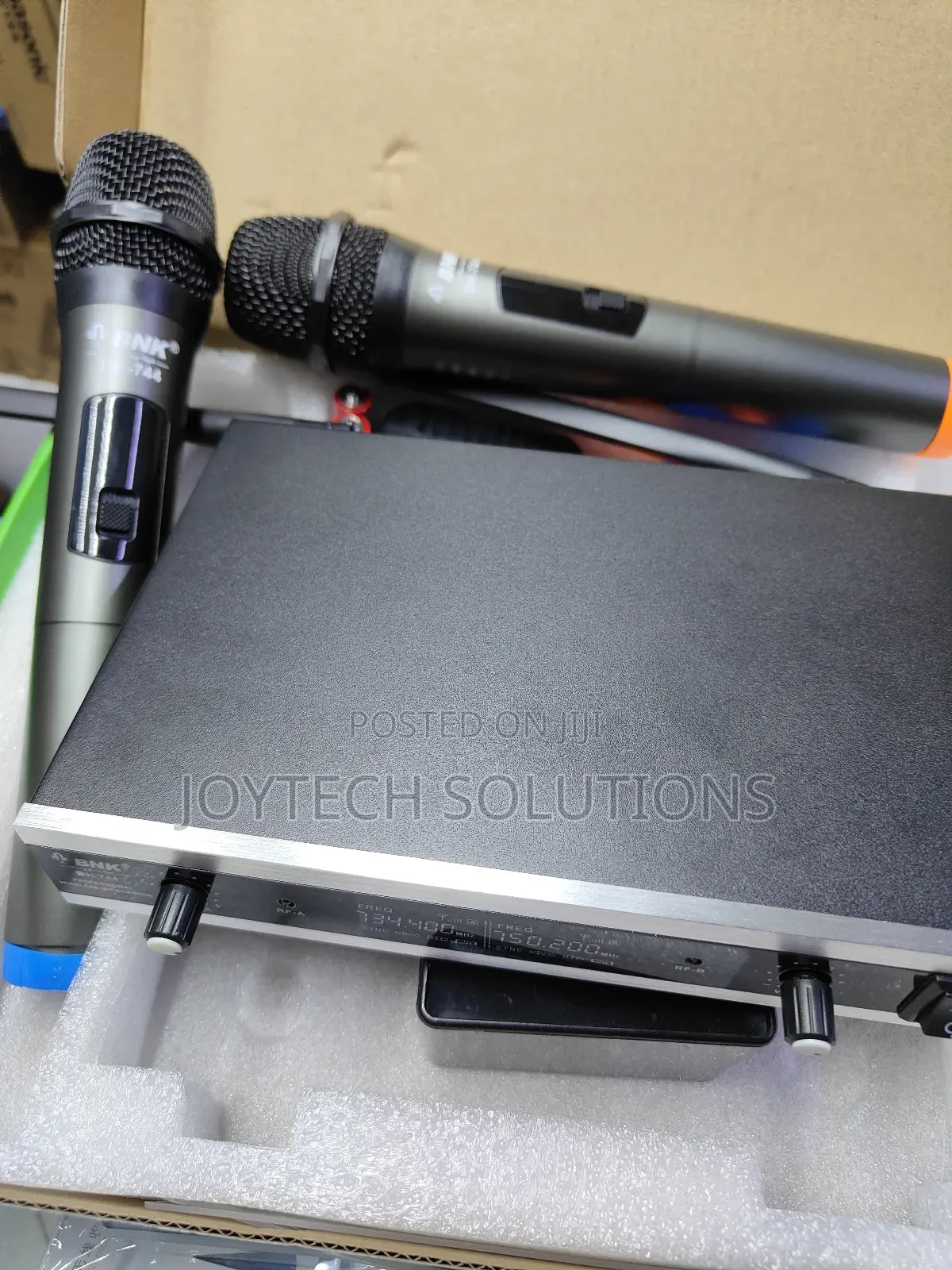 Premium BNK 744 Uhf Wireless Microphone
