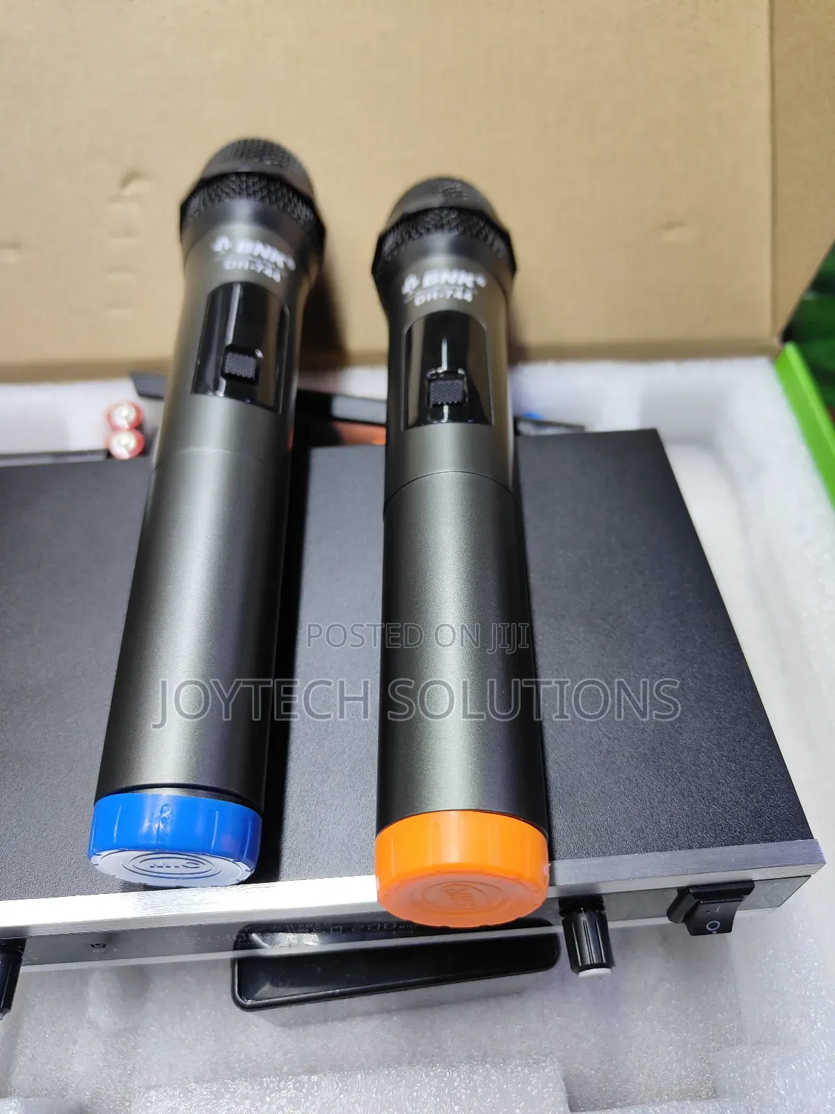 Premium BNK 744 Uhf Wireless Microphone