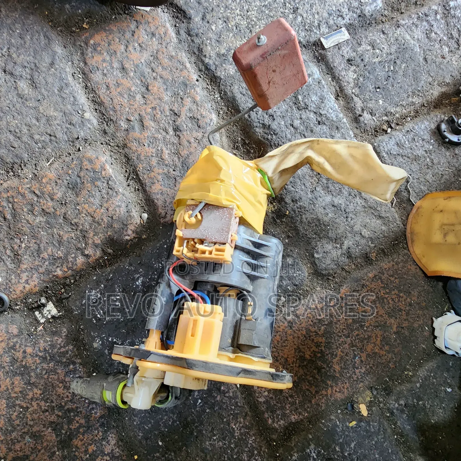 Fuelpump Mazda Zamilia/Demio Old