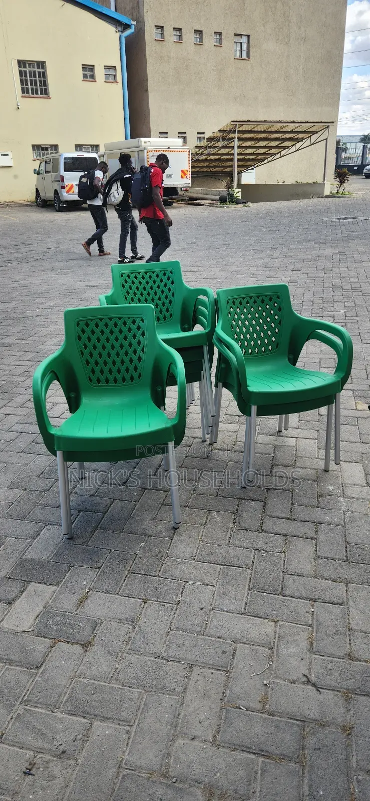 Plastic Chairs With Metallic Heavy Legs