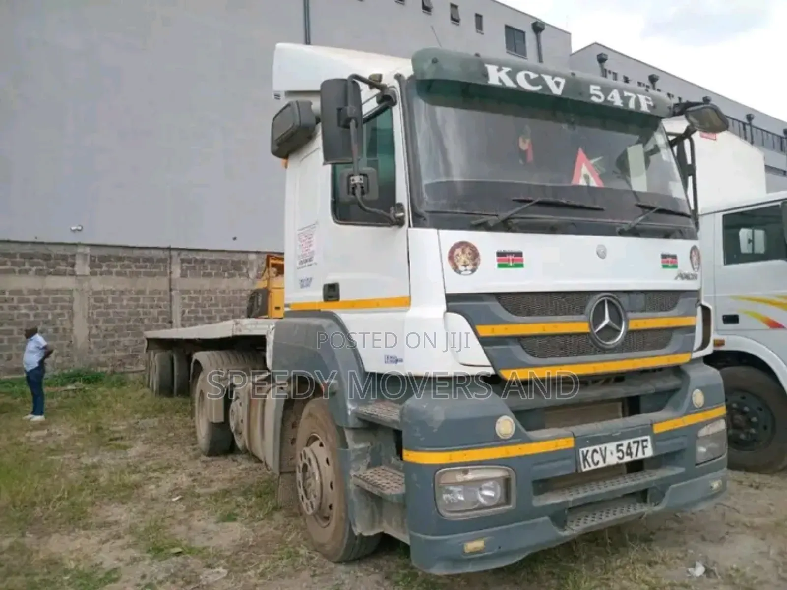 Trailers for All Kinds of Goods and Logistics Are Available