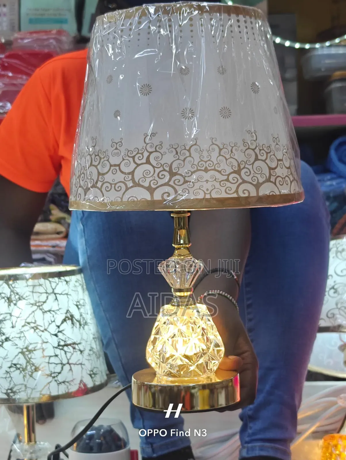Elegant Decorative Table Lamp With Lampshade