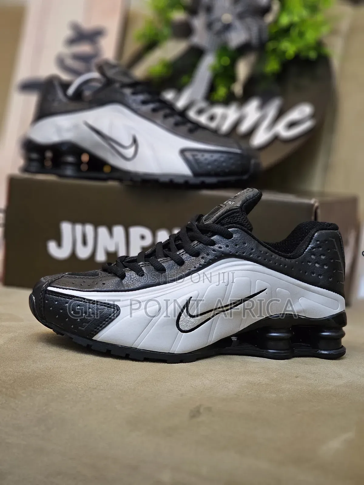 Nike Air Shoxs Sneakers