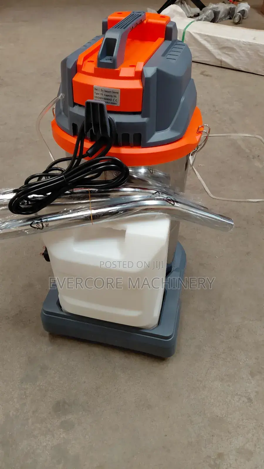 Heavu Duty 35litres Wet and Dry Carpet Cleaner.