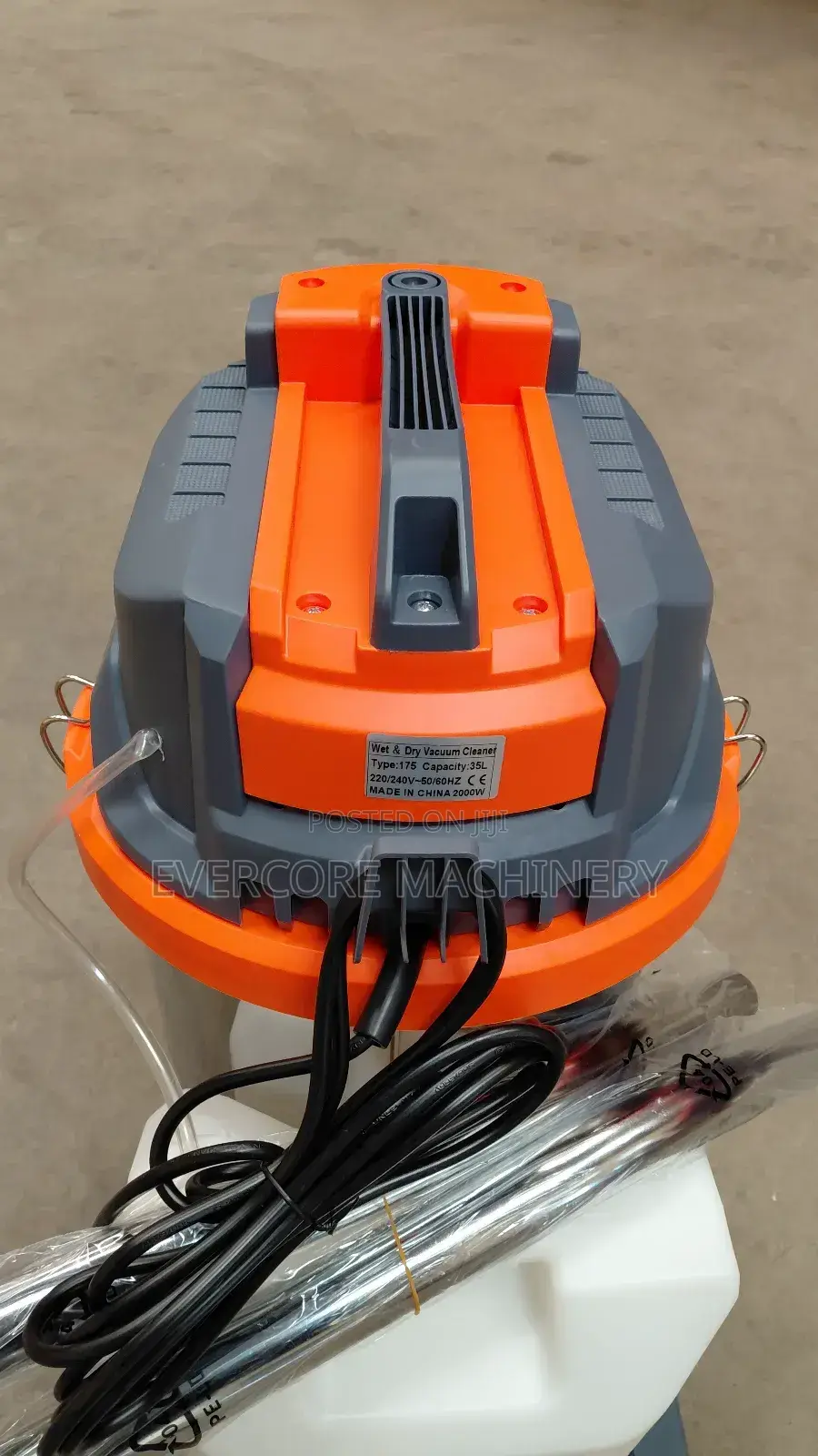 Heavu Duty 35litres Wet and Dry Carpet Cleaner.