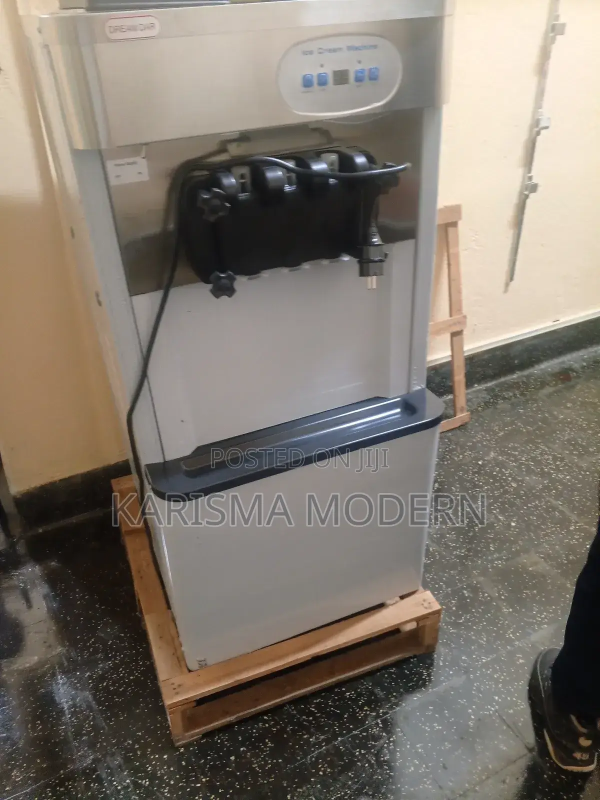 Ice Cream Machine Stand Alone