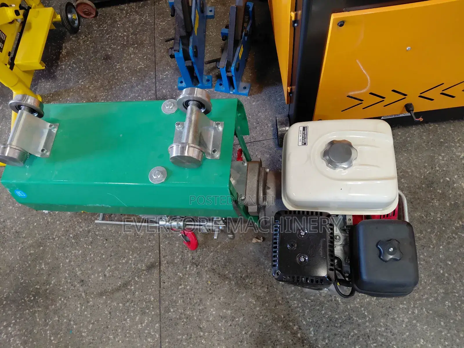 One Tonne Iori Italian Concrete Crane/Hoist With 2 Buckets and Stand