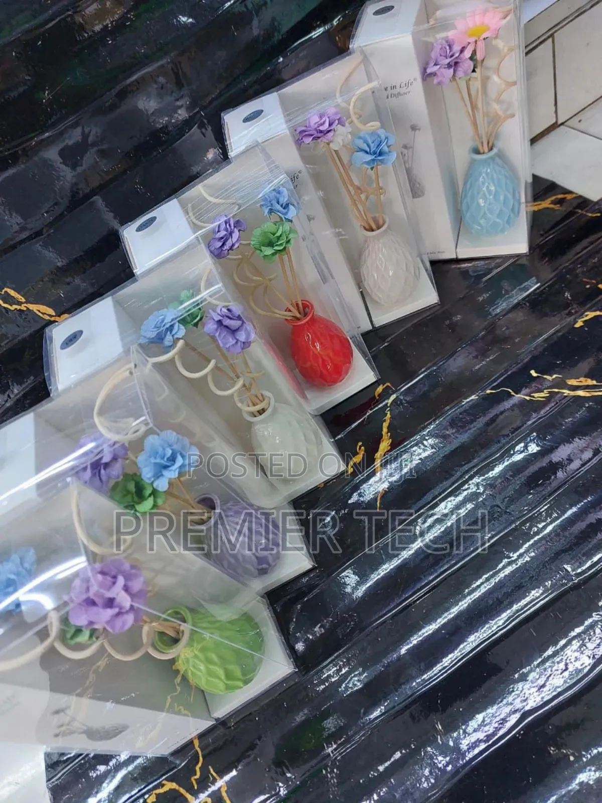 *Decorative Flowers Ceramic Vase Reed Diffuser With Essential Oil