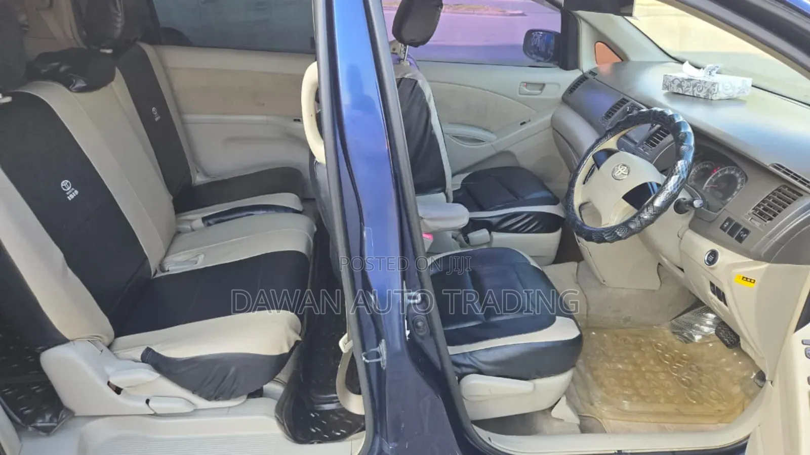 Toyota ISIS 2012 Blue