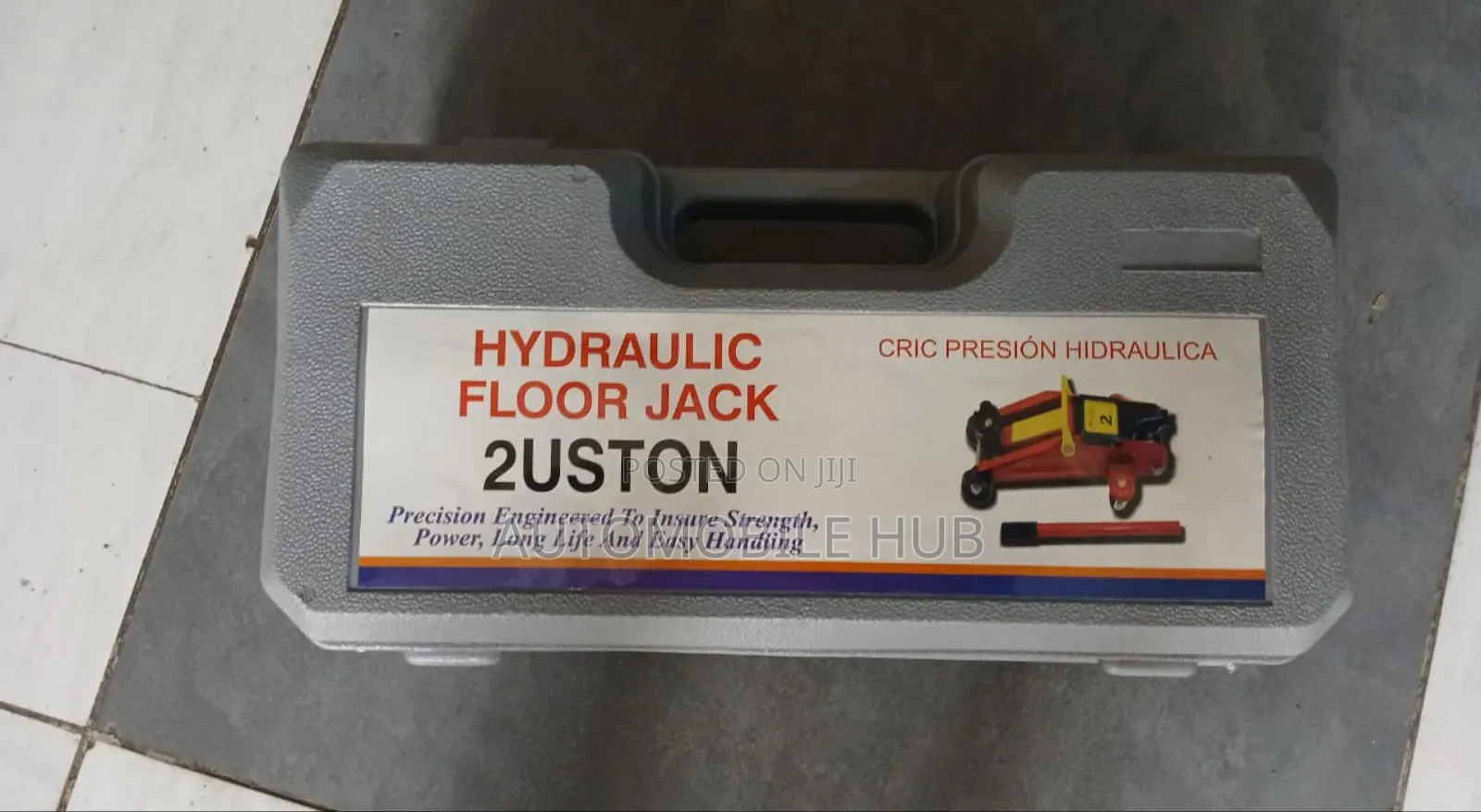 2 Ton Hydraulic Floor Jack in Cars
