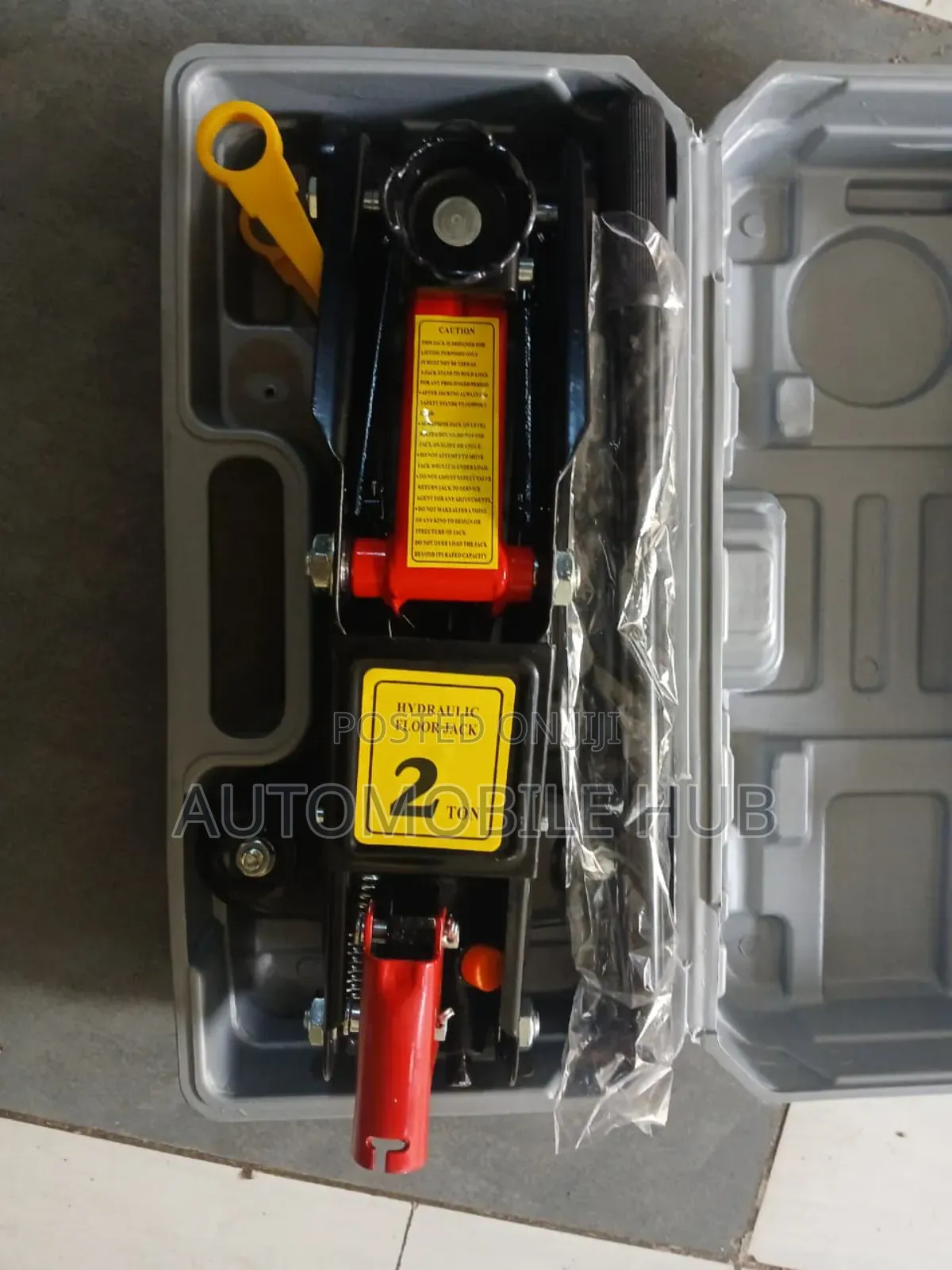 2 Ton Hydraulic Floor Jack in Cars