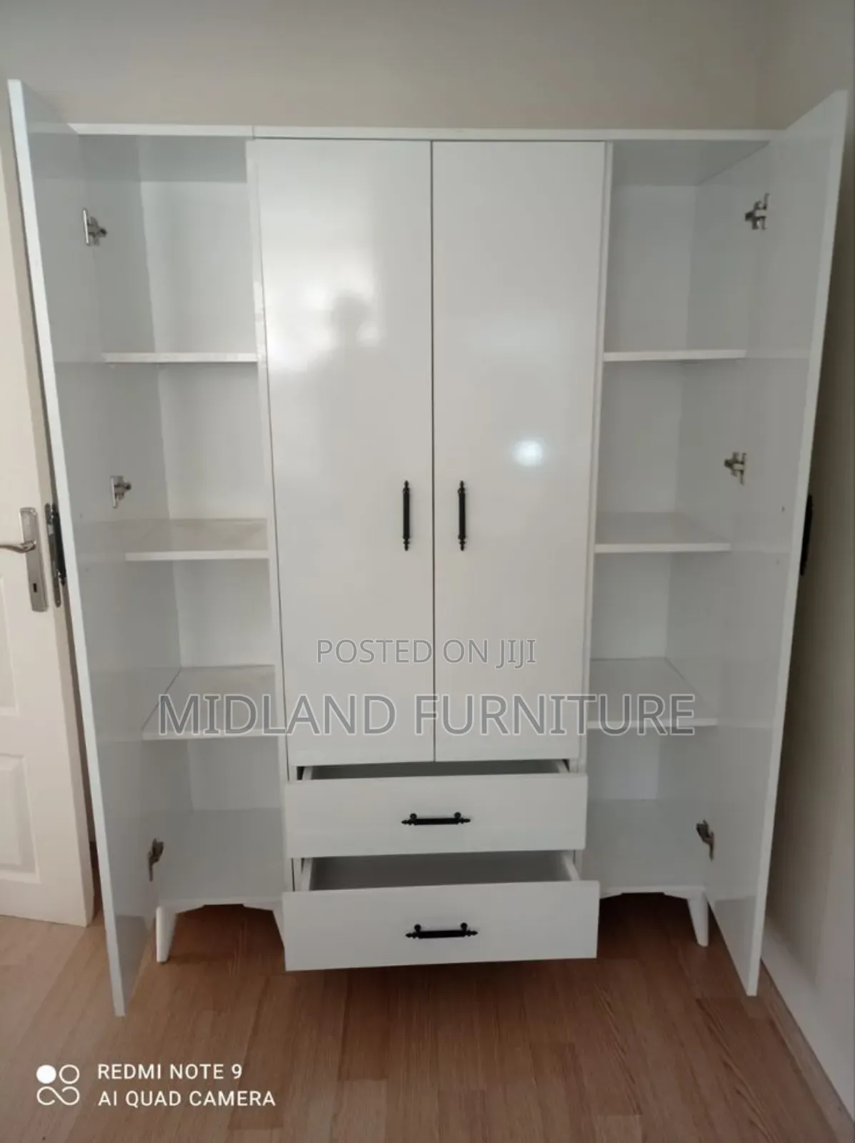Customized Clothes Wardrobes or Cupboards