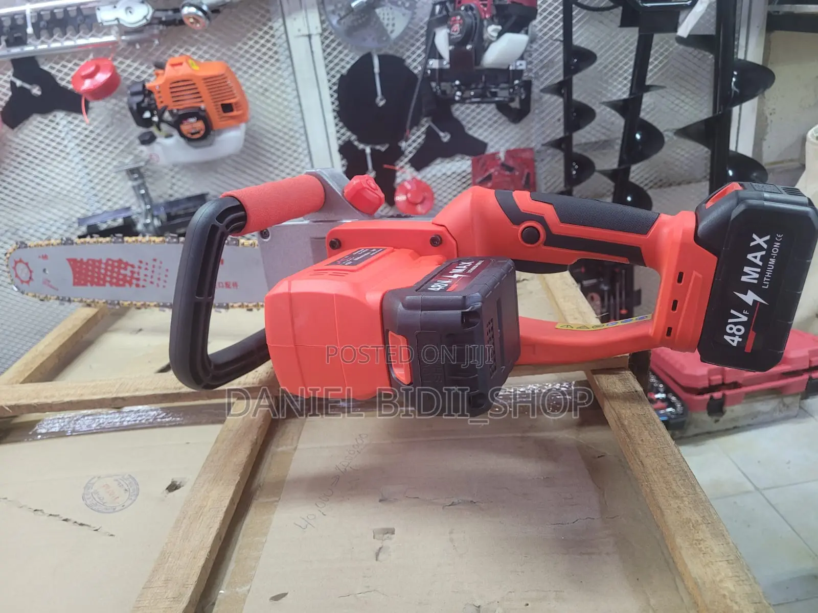 48v 
16"
2 Batteries 
Chain Saw
