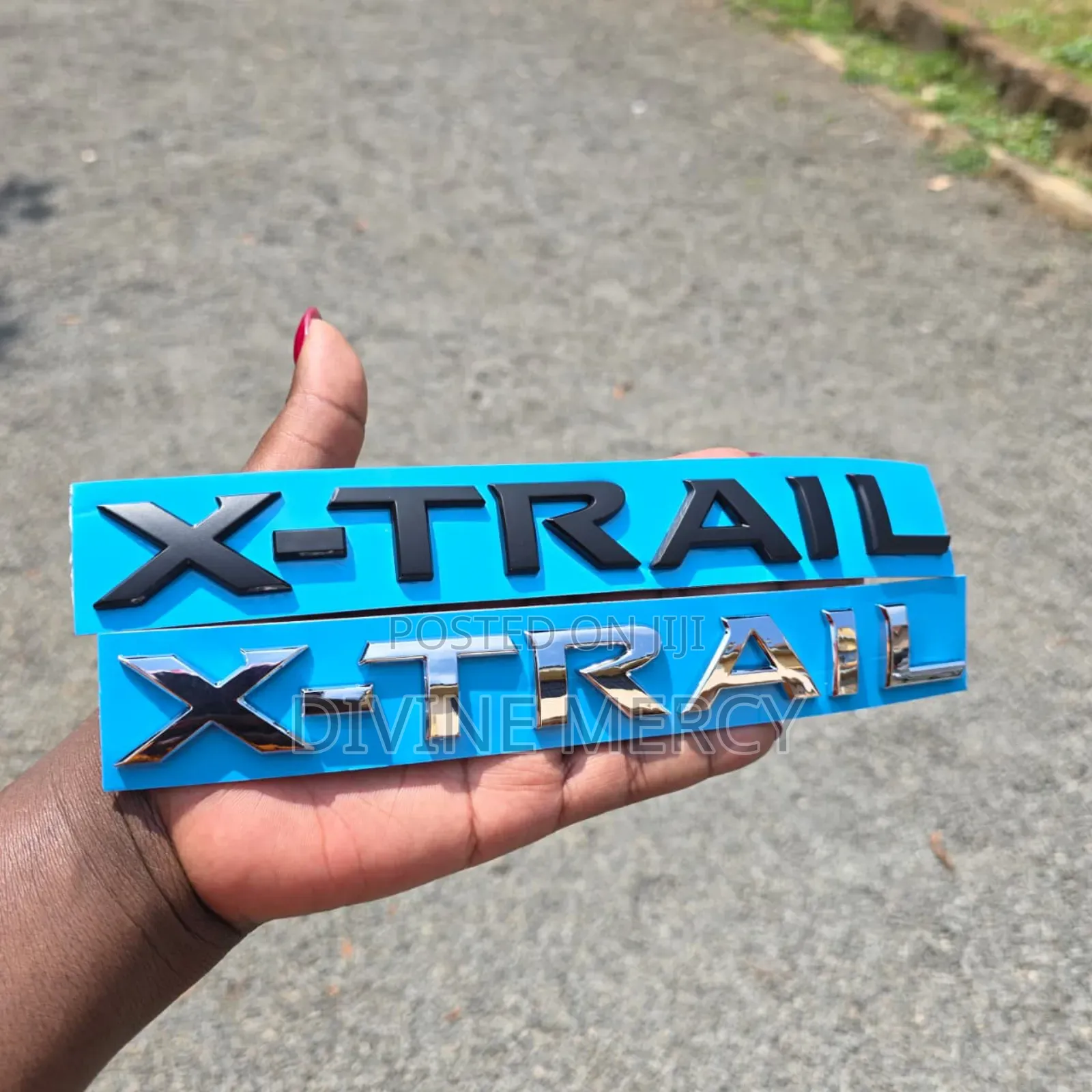 X-Trail Black and Chrome Name