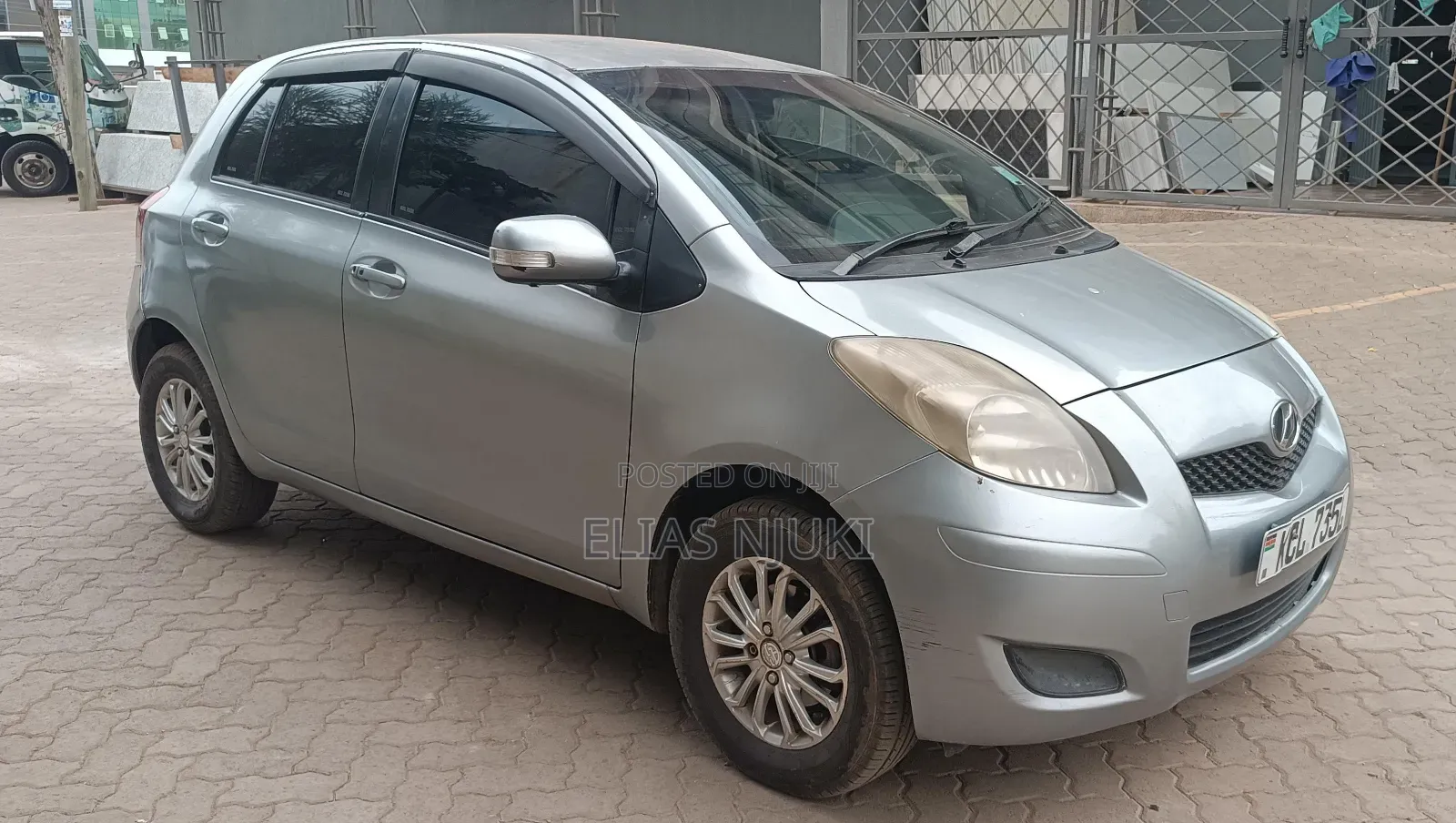 Toyota Vitz 1.3 AWD 5dr 2011 Silver