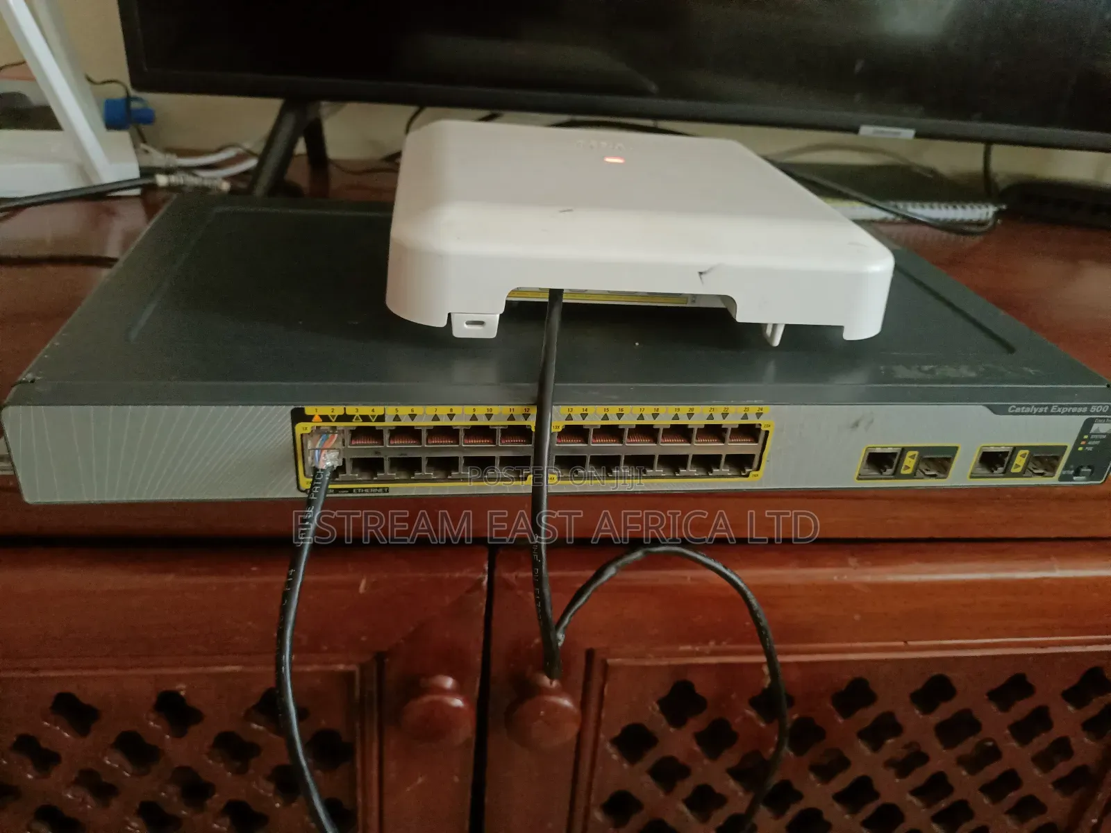 Cisco Catalyst Switch Ce 500 ( 24 Poe Ethernet Ports)