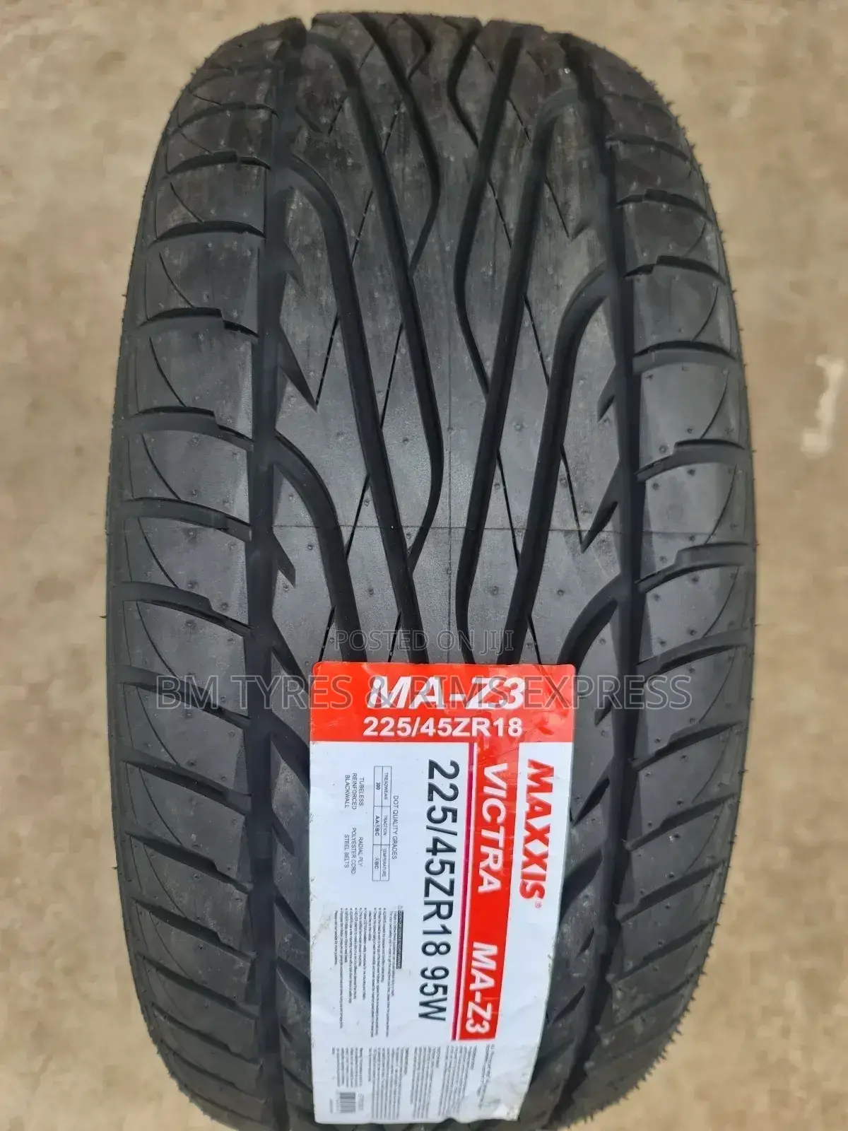 225 /45 R18 Maxxis Victra (Mz3)