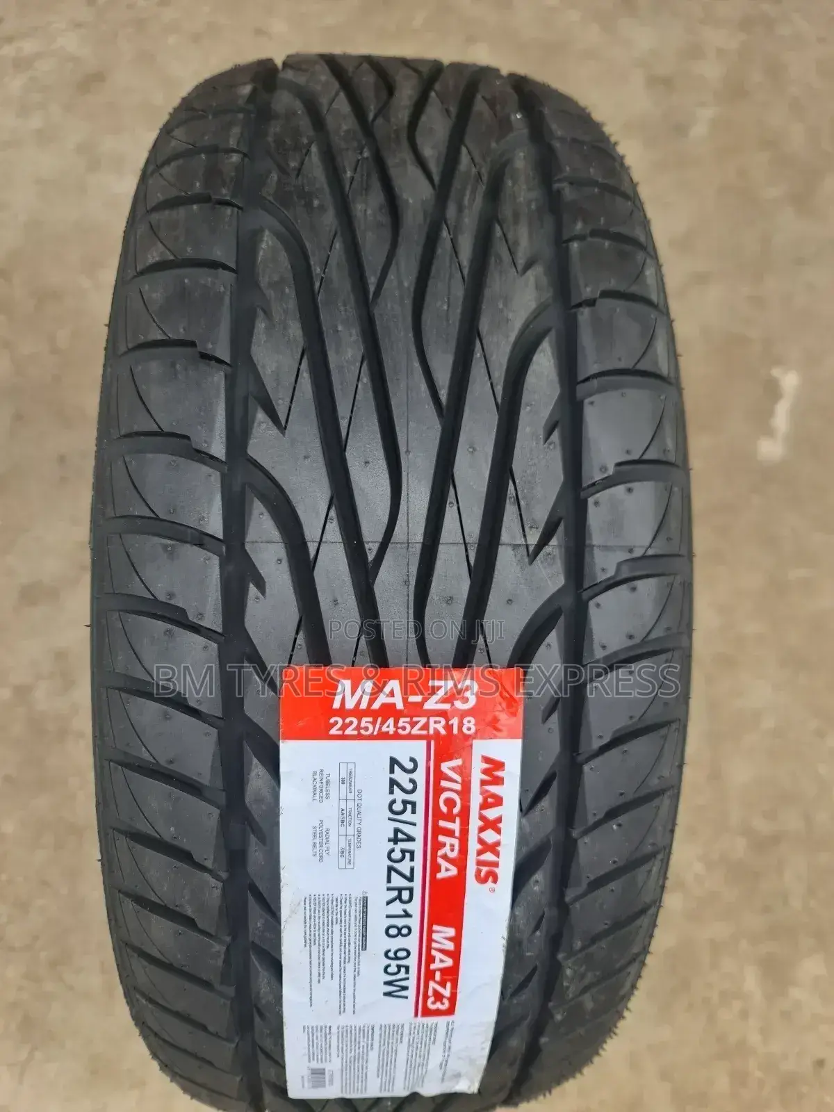 225 /45 R18 Maxxis Victra (Mz3)