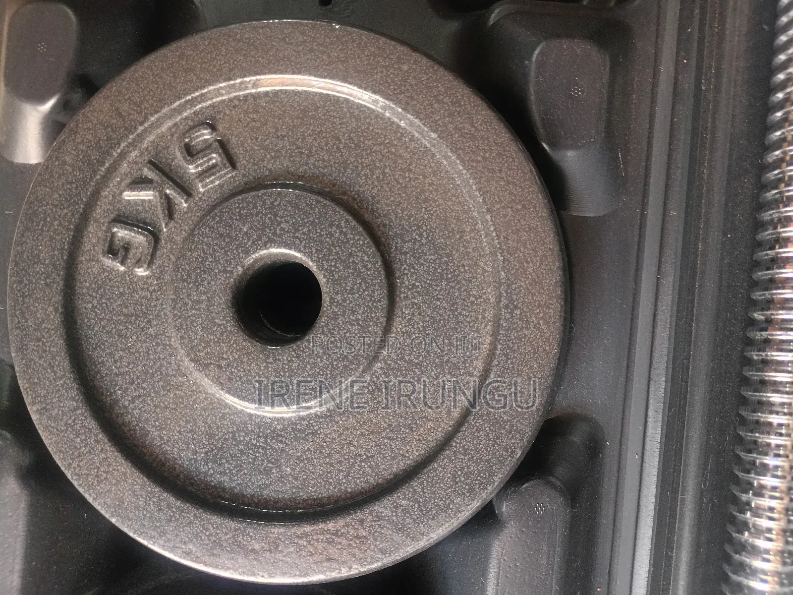Two Pieces of 5kg Weight Plates++ Cast Iron