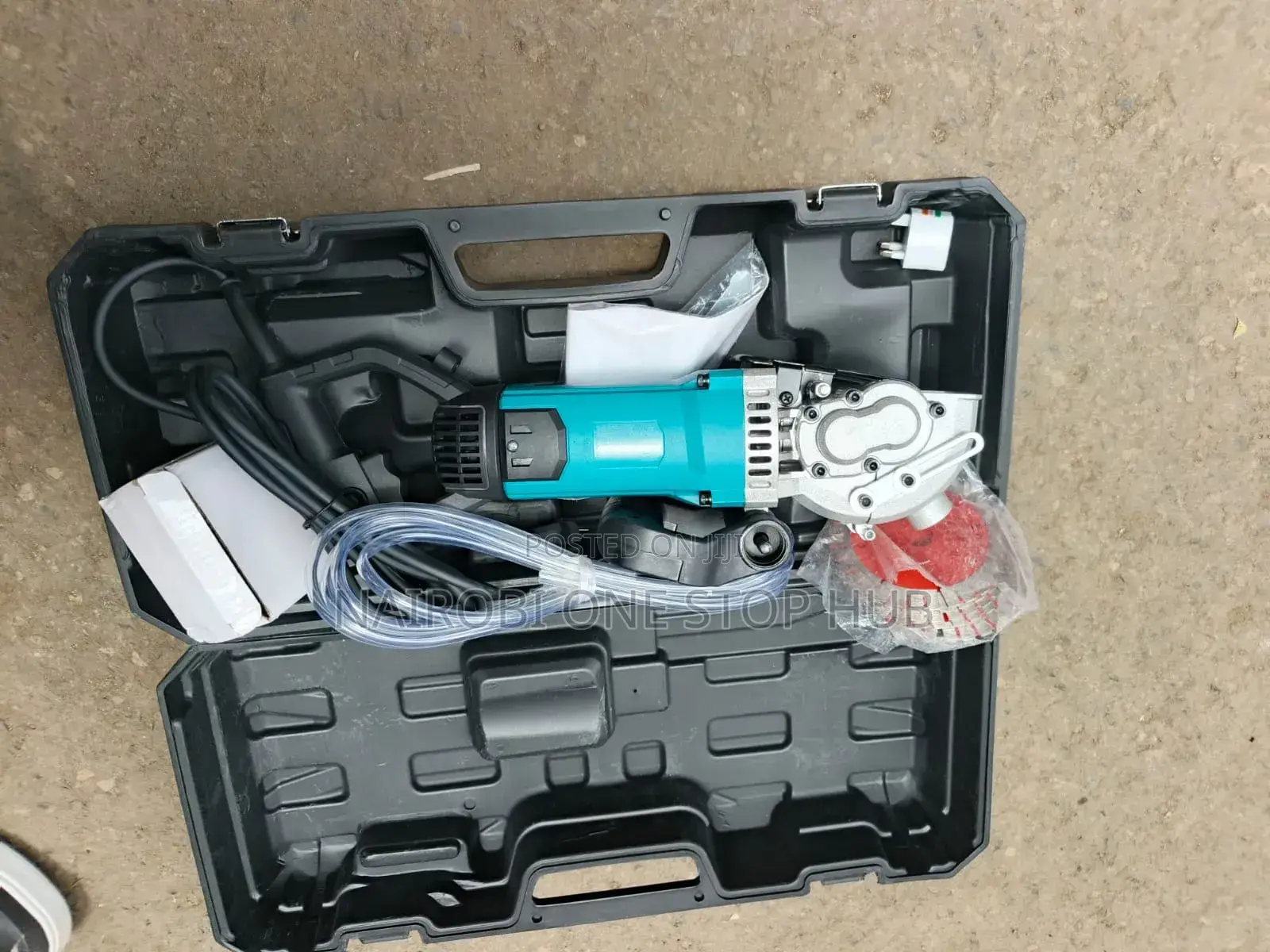 Makita Wall Chaser Machine