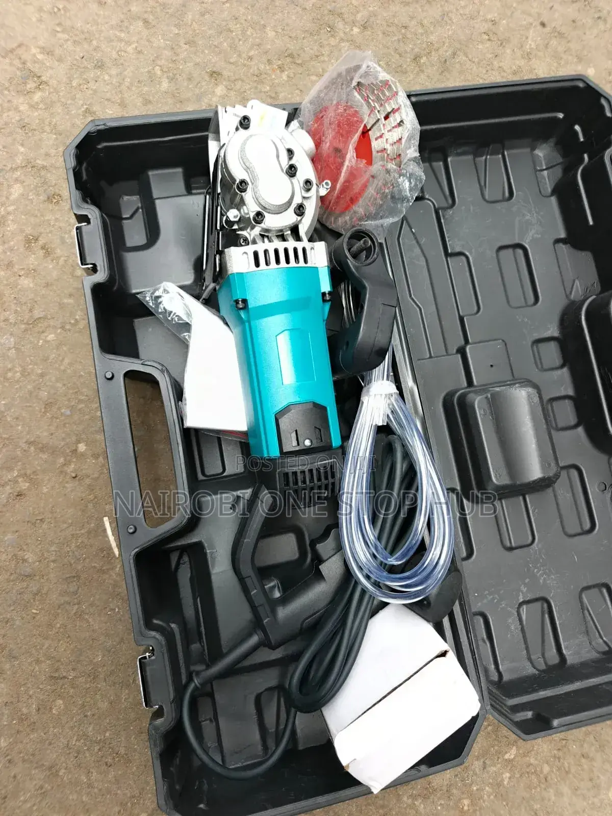 Powerful Wall Cutter for Cable and Pipe Installation