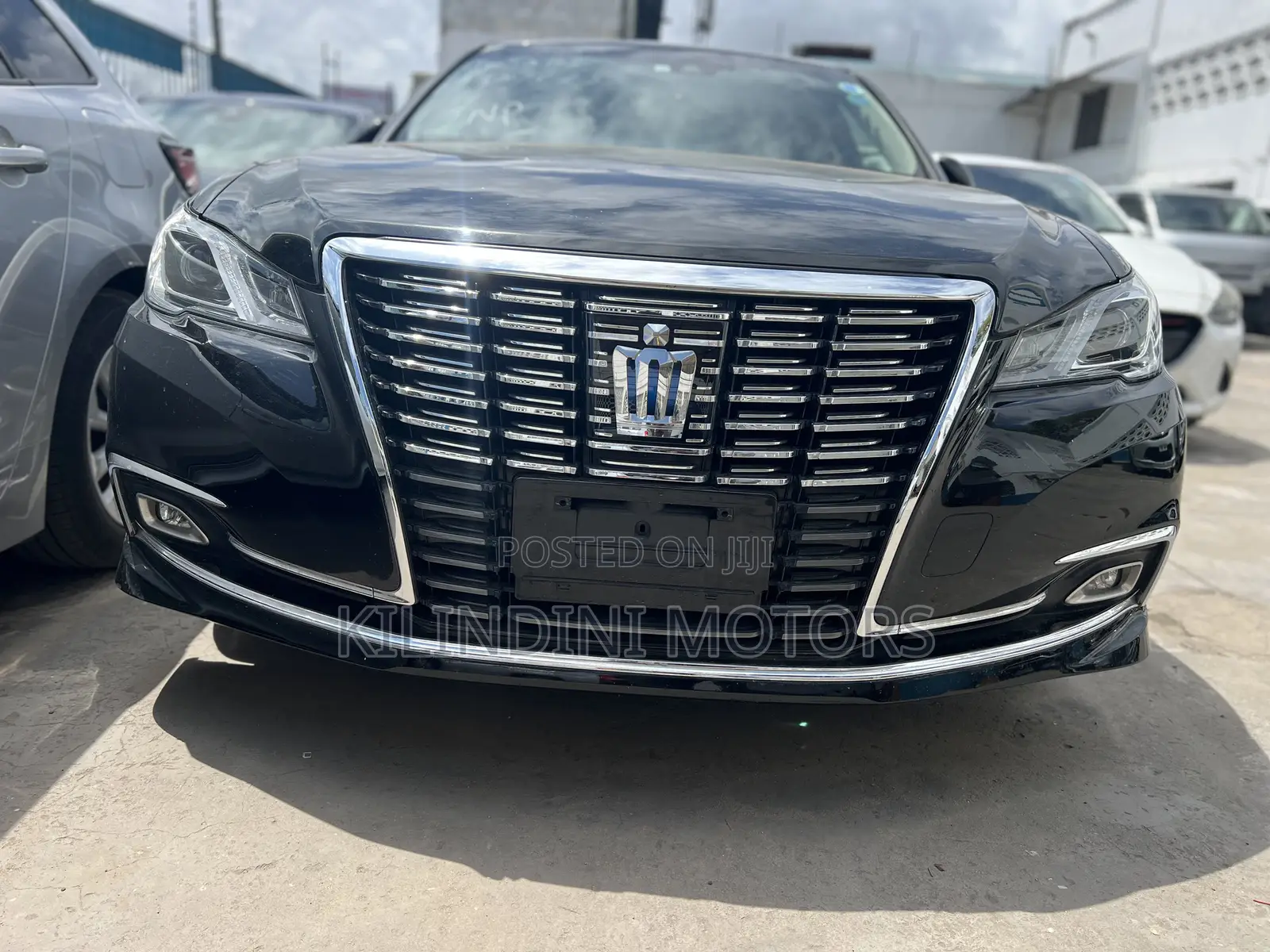 Toyota Crown 2018 Black