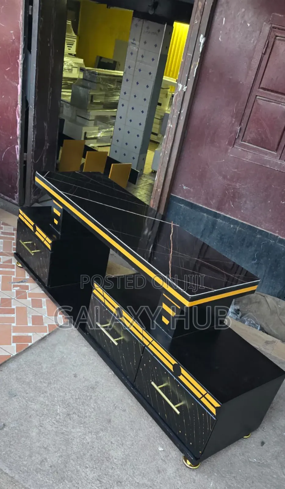 Executive 5 FTS Black/White and Gold With Marble Top Tv Stand
