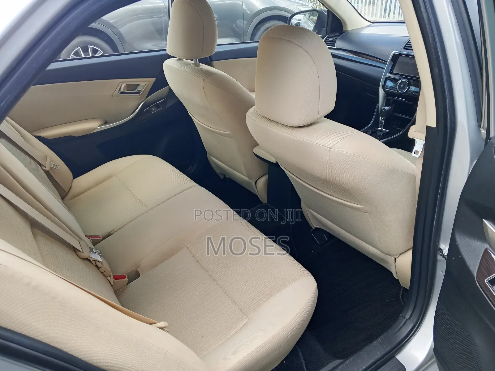 Toyota Premio 2019 Silver