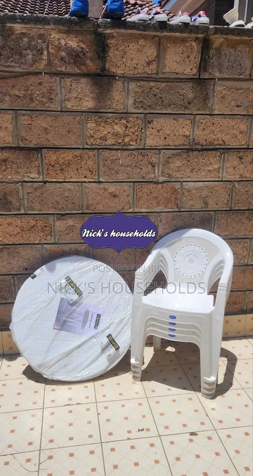 White Round Plastic Table With 4 Plastic Chairs