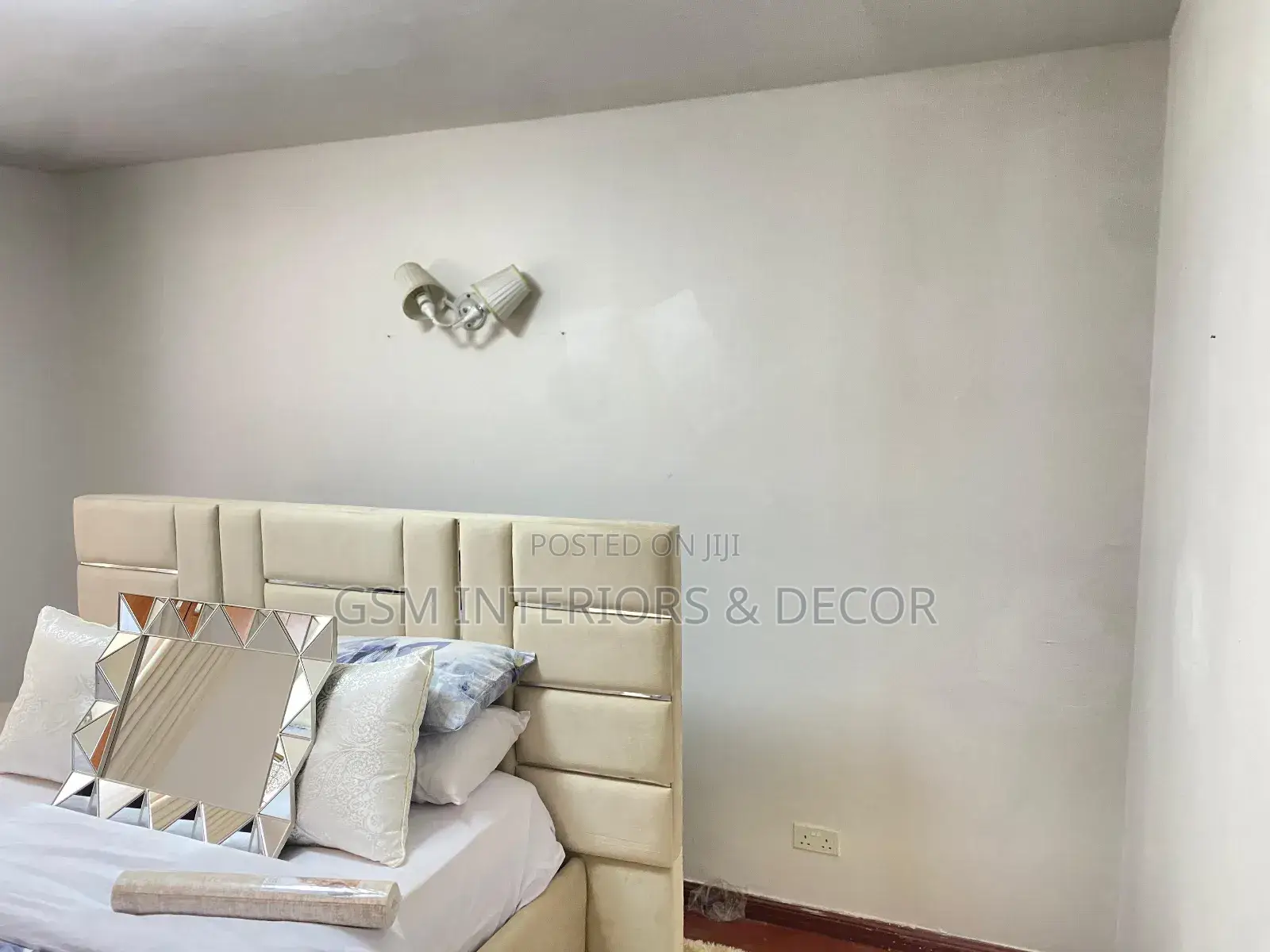 Plain White Wallpapers in Mate White Glossy