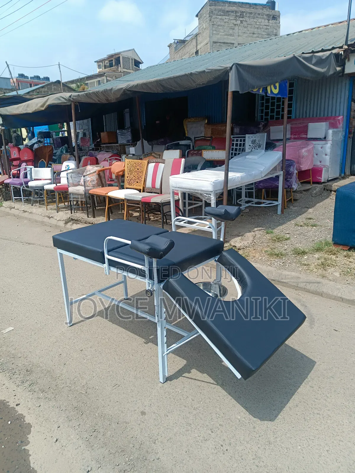 Delivery Bed, Black and White 